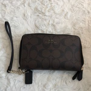 Coach wristlet wallet